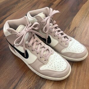 Nike Woman’s High Top Shoes - Dunk High 'Fossil Stone'